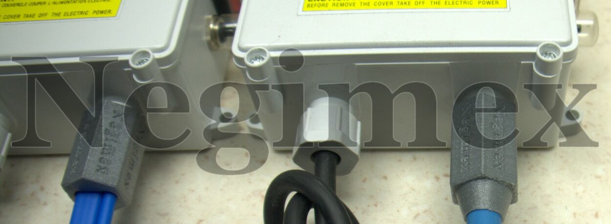 Entrée - sortie de cable pour boitier de démarrage - Vue 1